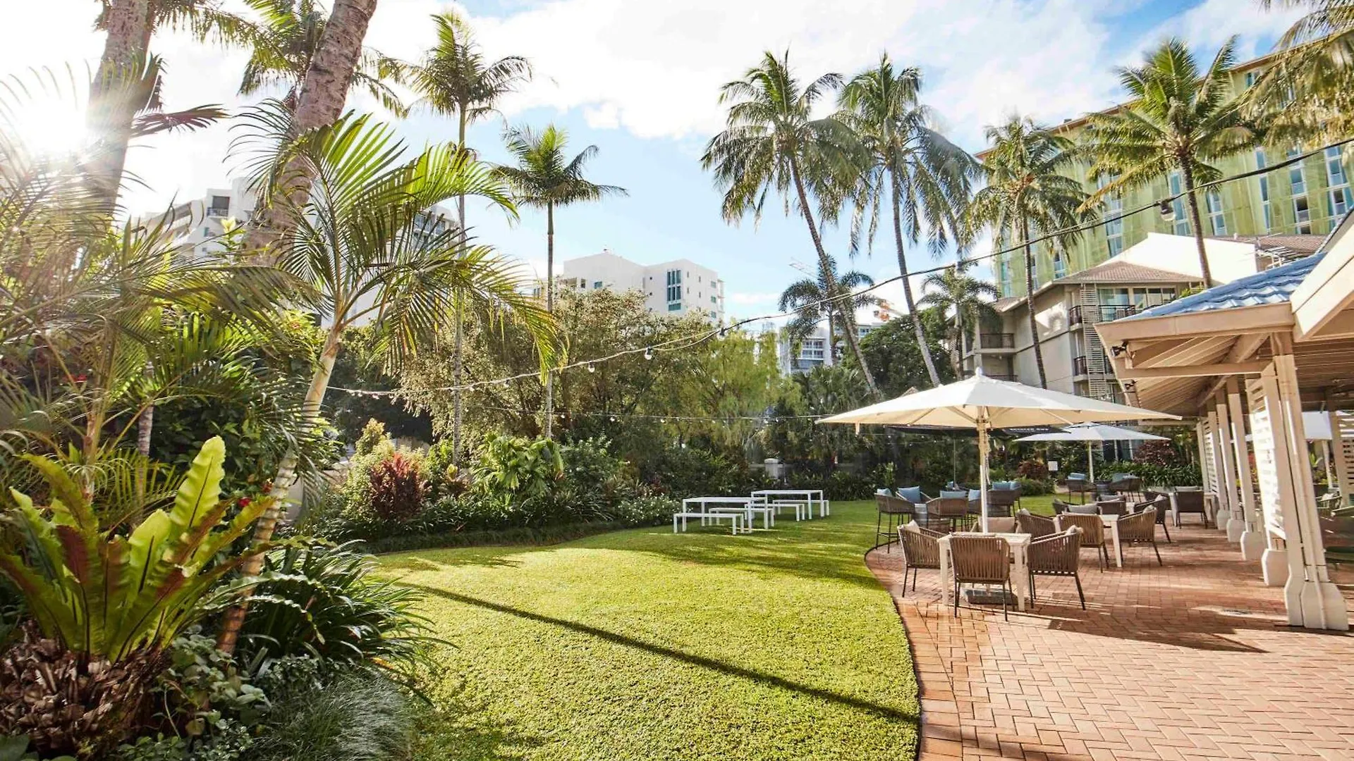 Novotel Cairns Oasis Resort Hotel