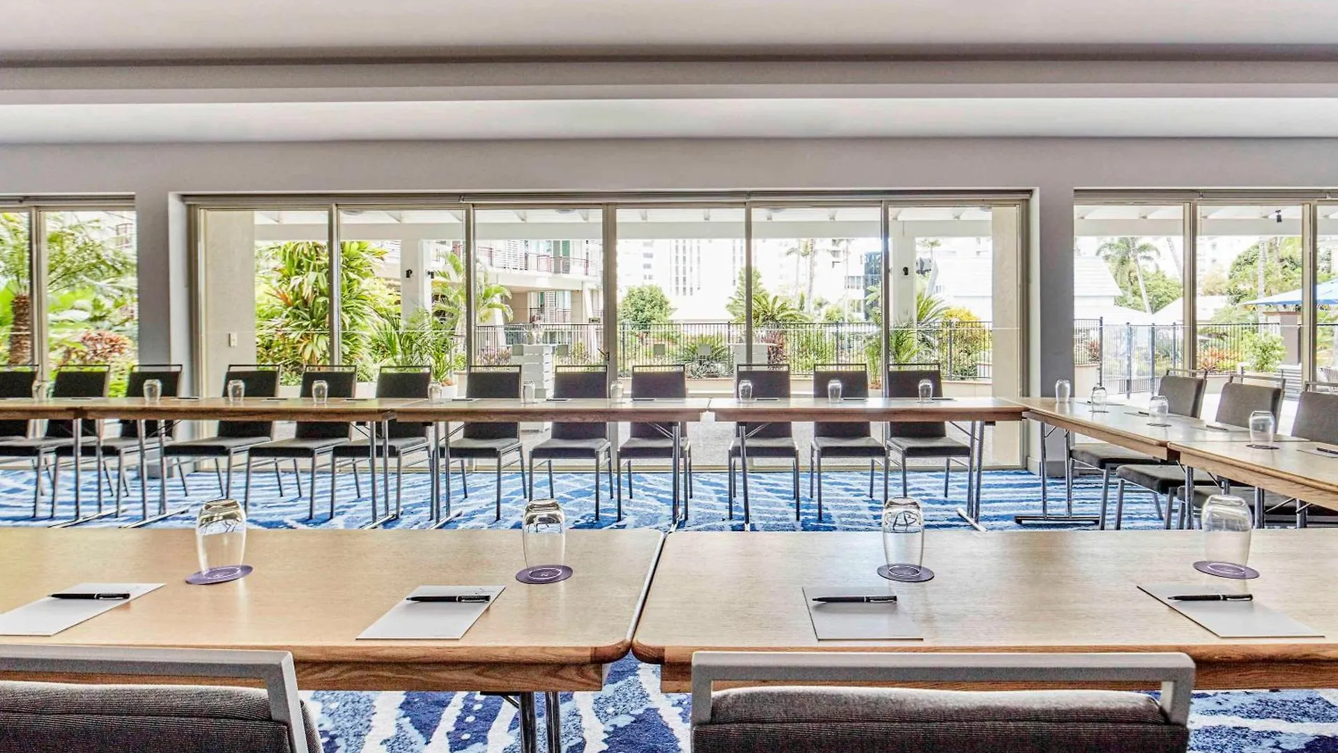 Novotel Cairns Oasis Resort 4*,